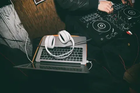 Informática musical: Kontact y Cubase — Centro de Formación Escénica de Andalucía. Sede de Granada