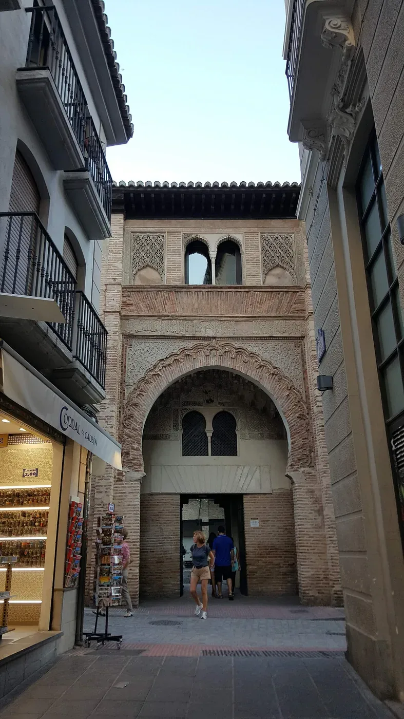 Granada nazarí, a pie — Historia
