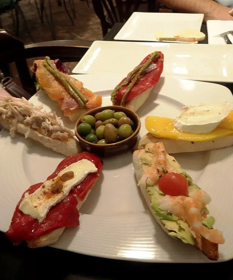 Tapas servidas en Granada