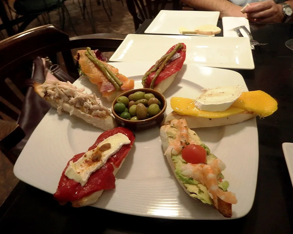 Tapas servidas en Granada
