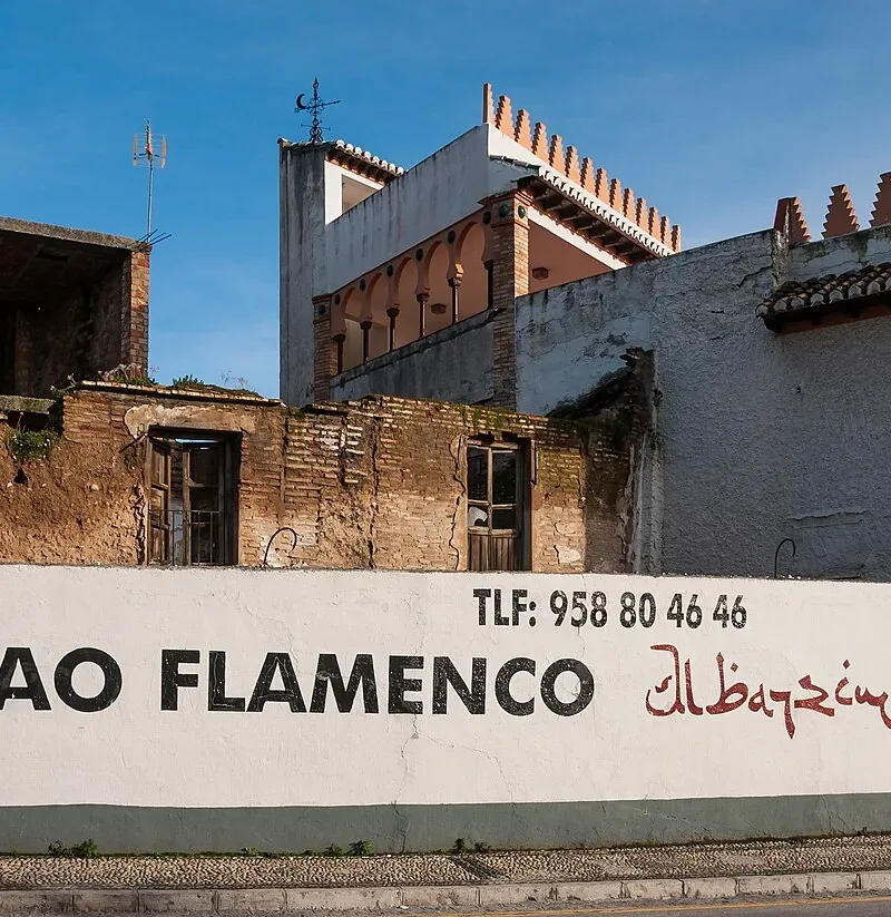 Mural anunciando un tablao flamenco en el Albaicín