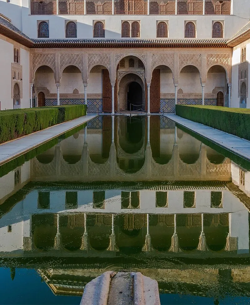 Patio de los Arrayanes de la Alhambra, incluido en la visita general de la Granada Card de 48 y 72 horas