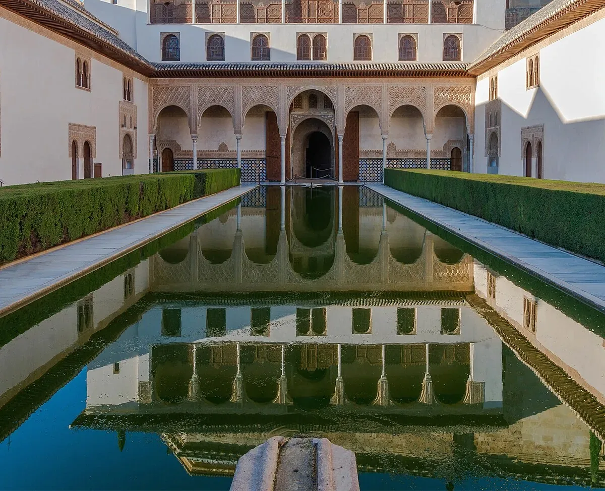 Court of the Myrtles at the Alhambra, included in the 48- and 72-hour Granada Card general visit