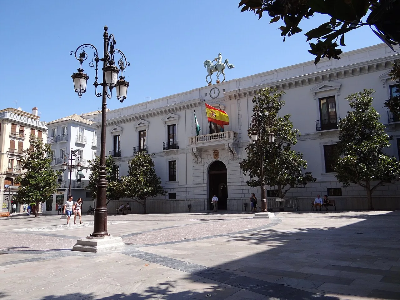 Plaza del Carmen y fachada del Ayuntamiento de Granada